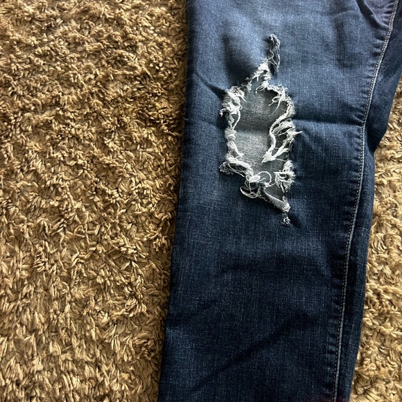 Levi Skinny Ripped Jeans - Picture 2 of 7